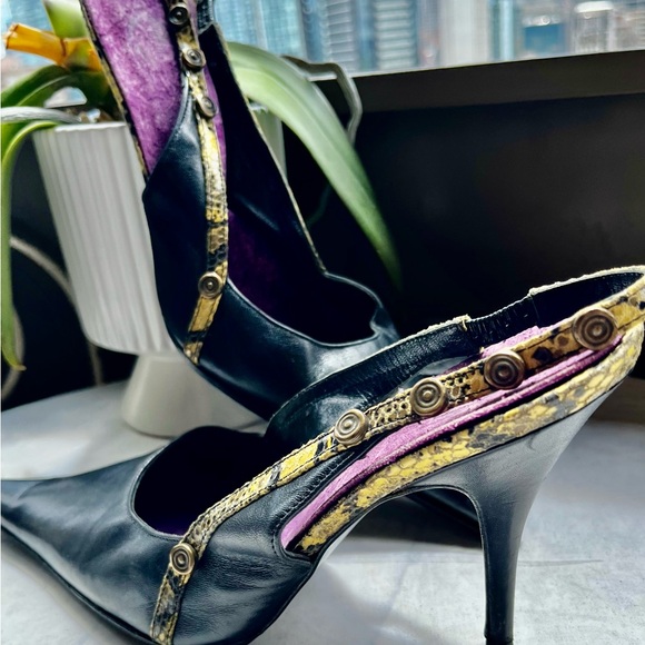 Ladies Designer Heels
Burberry, Costume National, Cavalli, BCBG - Picture 4 of 14